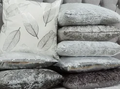 Beliani 2 Kpl Koristetyynysetti Lehtikuviolla 45X45Cm Valkoinen Ja Hopea Freesia Flash Sale