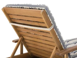 Beliani Akaasiapuinen Aurinkotuoli Raidallisella Pehmusteella Java Outlet