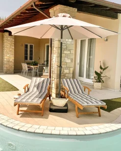 Beliani Akaasiapuinen Aurinkotuoli Raidallisella Pehmusteella Java Outlet