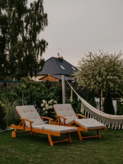 Beliani Aurinkotuoli Akasiapuu Vaalea Puu/Ruskeanharmaa Java Shop