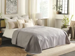 Beliani Harmaa Kohokuvioitu Paivapeitto 220 X 240 Alamut Cheap