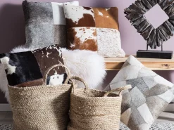 Beliani Harmaa Nahkainen Tilkkukoristetyynysetti 45 X 45 Cm 2 Kpl Neeloor Fashion