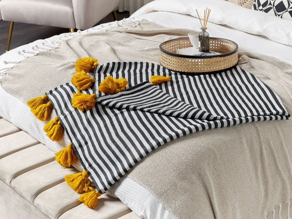 Beliani Huopa Musta/Valkoinen 130 X 170 Cm Sunwal Discount