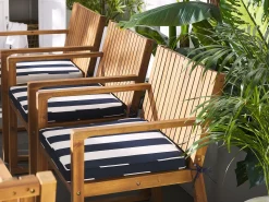 Beliani 8-Istuttava Puutarhapoytasetti Sini-Valkoraidallisilla Pehmusteilla Sassari Outlet