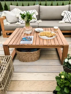 Beliani 4-Istuttava Ulkosohvaryhma Akaasia Oikeak. Vaalea Puu Timor Fashion