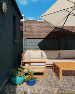 Beliani 4-Istuttava Ulkosohvaryhma Akaasia Oikeak. Vaalea Puu Timor Fashion