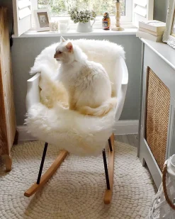 Beliani Keinutuoli Muovi Valkoinen Harmony Hot