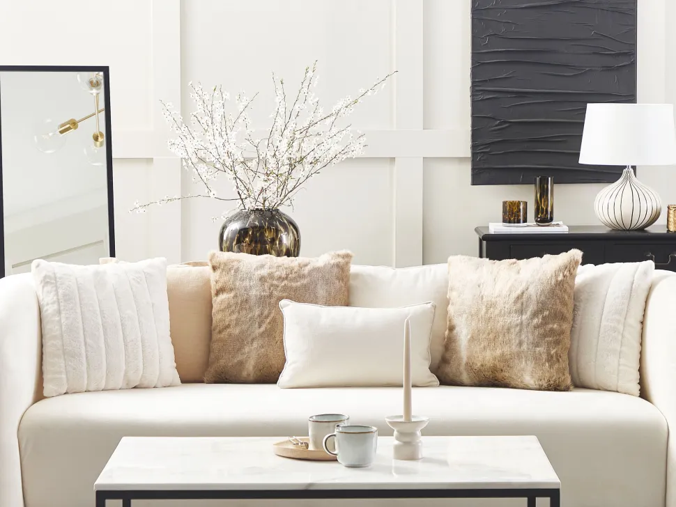 Beliani Koristetyyny Keinoturkis Vaaleanruskea 45 X 45 Cm 2 Kpl Hordeum Outlet