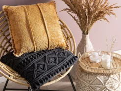 Beliani Koristetyyny Keltainen Kohokuvioitu 45 X 45 Cm 2 Kpl Kavalam Clearance