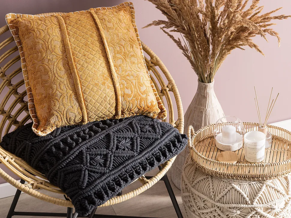 Beliani Koristetyyny Keltainen Kohokuvioitu 45 X 45 Cm 2 Kpl Kavalam Clearance