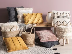 Beliani Koristetyyny Vaaleanpunainen 45 X 45 Cm 2 Kpl Vakayar Store