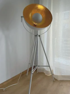 Beliani Lattiavalaisin Metalli Valkoinen/Kulta Thames Ii Cheap