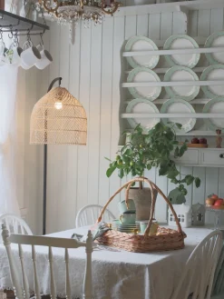 Beliani Lattiavalaisin Rottinki Luonnonvari/Musta Bernica Sale