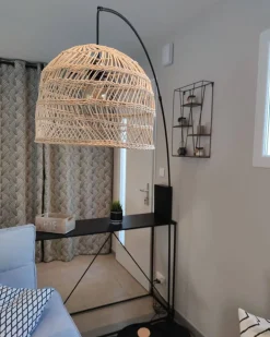 Beliani Lattiavalaisin Rottinki Luonnonvari/Musta Guaviare Clearance