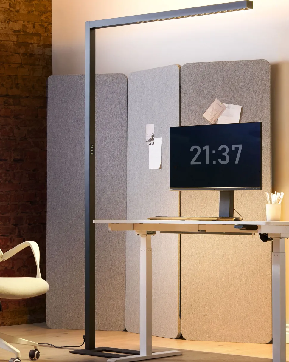 Beliani Led-Lattiavalaisin Alumiini Musta Mensa Best