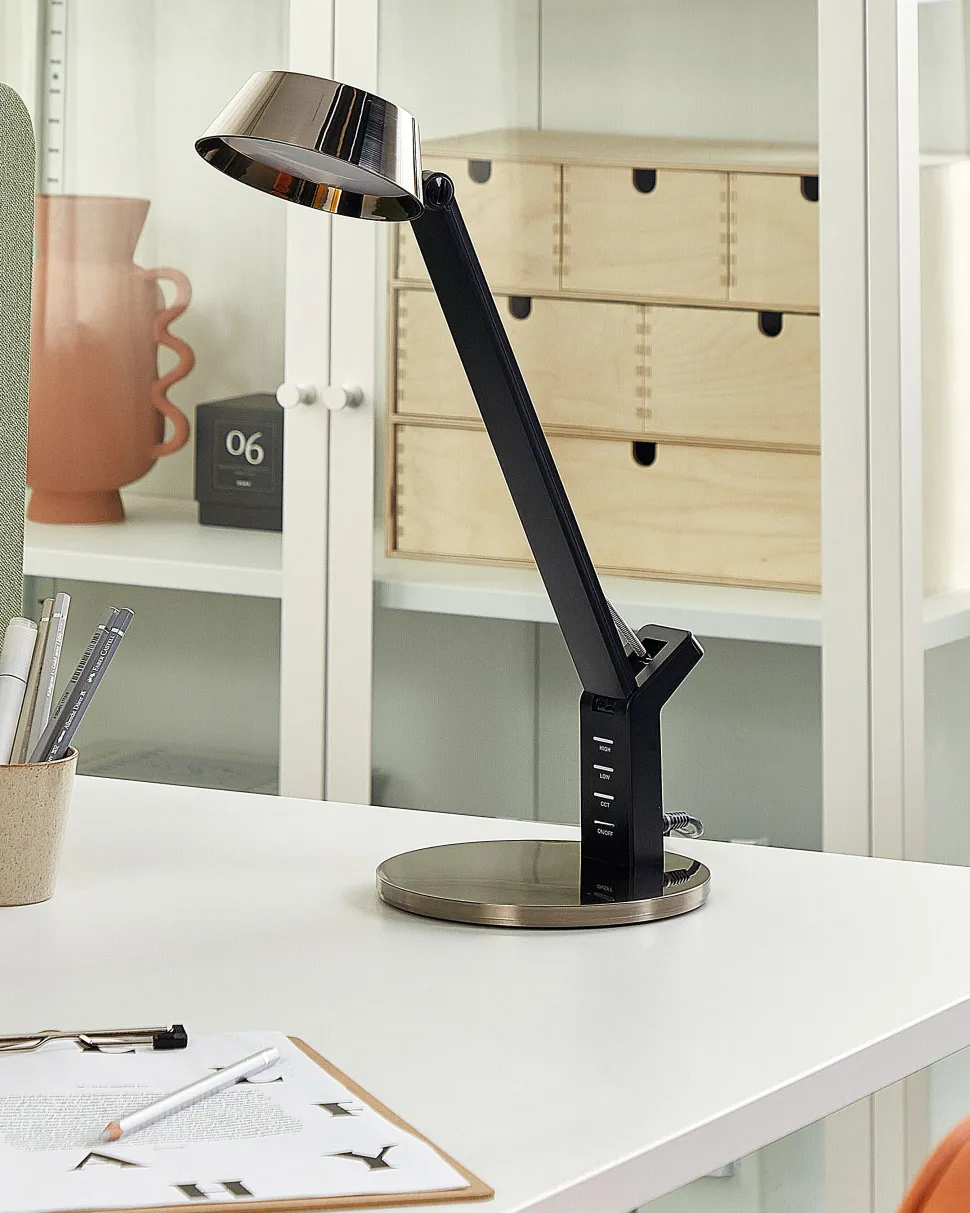 Beliani Led-Poytavalaisin Usb-Portti Messinki Chamaeleon Store