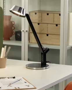 Beliani Led-Poytavalaisin Usb-Portti Hopea Chamaeleon Hot