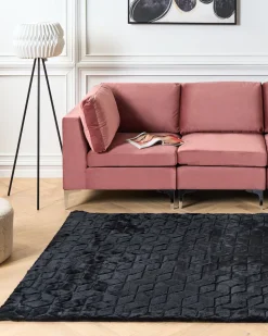 Beliani Matto Janiksen Tekoturkis Musta 160 X 230 Cm Thatta Hot