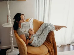 Beliani Nojatuoli Keltainen Sametti Lovikka Flash Sale