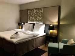 Beliani Poytavalaisin Posliini Kulta Ebro Sale