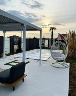 Beliani Riipputuoli Jalustalla Polyrottinki Valkoinen Fano Store