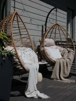 Beliani Riipputuoli Jalustalla Polyrottinki Luonnonvari Arsita Shop