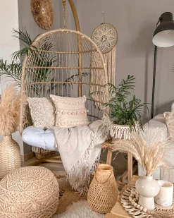 Beliani Riipputuoli Jalustalla Polyrottinki Beige Allera Store