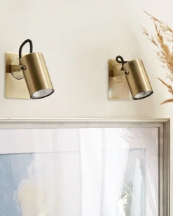 Beliani Seinavalaisin Metalli Messinki 2 Kpl Klip Shop